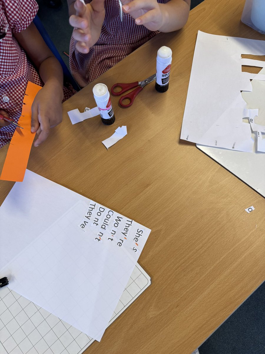 MrsTaylorBH's tweet photo. Working on contractions this morning in #BusheyHeathWriting in Year 2! Lots of super work! @MissPodroBH @busheyheathjm https://t.co/QCU72I34iO
