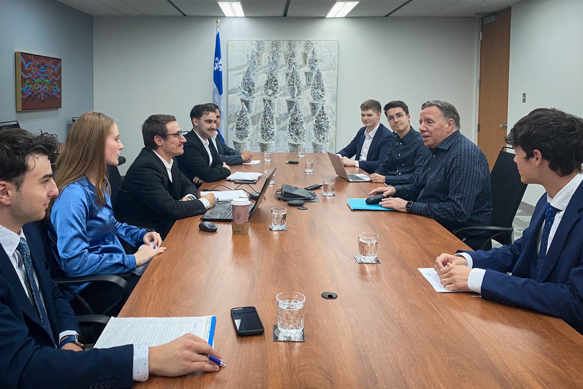 Releve_CAQ's tweet image. Hier, l'exécutif de la Relève a rencontré le premier ministre, @francoislegault !
Merci pour l'invitation🤝⚜️
#Polqc #Québec #CRCAQ