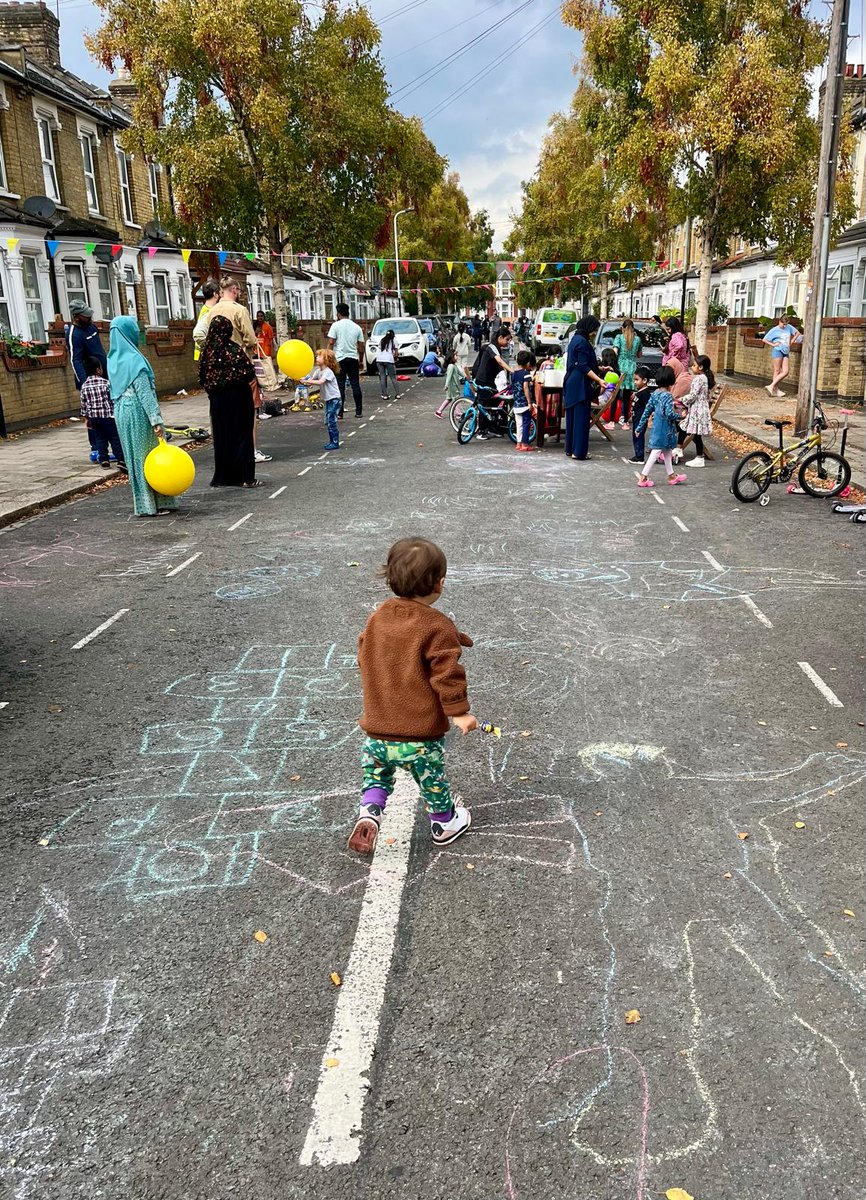 Residents are invited to host a Play Street on 20 or 21 September to celebrate Car Free Day. 

Play Streets create a safer street for children to play outside and for neighbours to meet each other.

Apply by Friday 25 July.

For more information: orlo.uk/Q0WyD