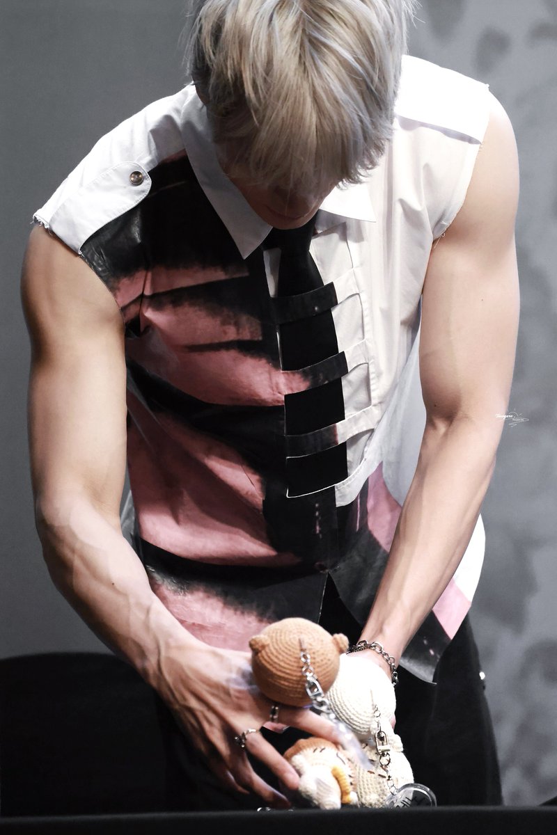 TASOGARE_0423's tweet image. 250718 ์ ํ์
์ด์ํฐ ํฌ์ธ
#์ ๋
ธ #JENO #NCTDREAM #NCT
