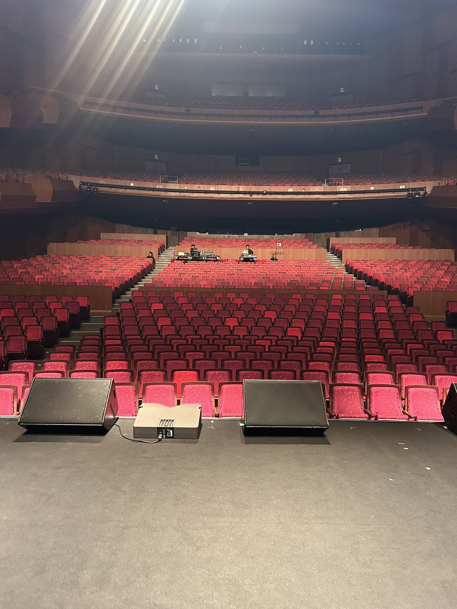 ツアーファイナル福岡！！
ありがとう、とんでもなく楽しかった…
終わった直後にむっちゃんかぶりついた！
名古屋から始まって全9ヶ所巡らせてもらいました！
あっというまではあったけど一つ一ついろんな思い出があるな。
新しいを受け入れてくれるみんなに感謝🫂
まだまだいきますよ！おらぶ
