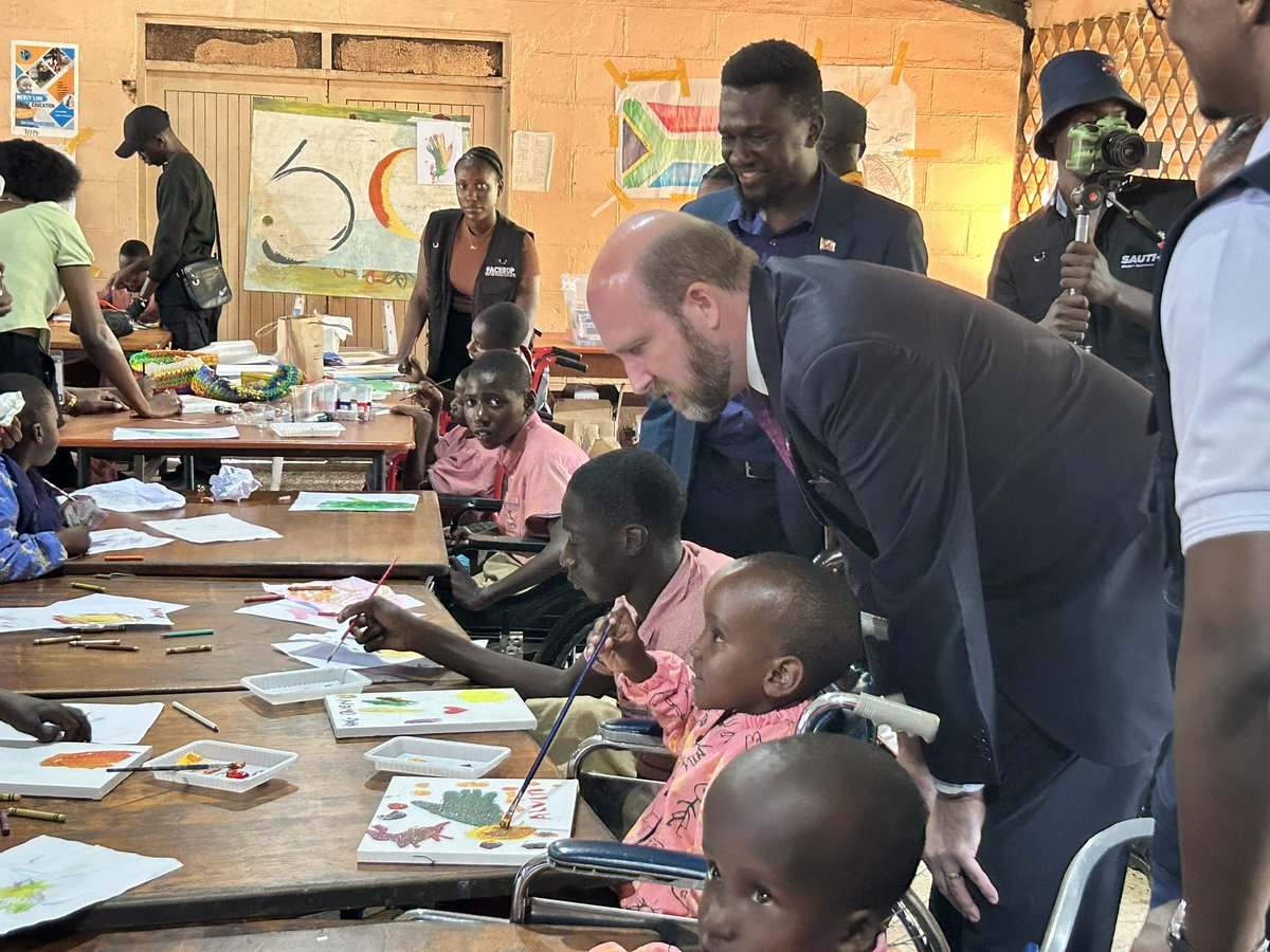 usmissionuganda's tweet image. #AmbPopp joined @MWFAlumniUganda at the Kampala School for the Physically Handicapped (KSPH) to support educational opportunities. We are proud to see our 🇺🇸 alumni leading the #Accessibility4KSPH campaign to improve learning spaces & equipment for children with disabilities.…