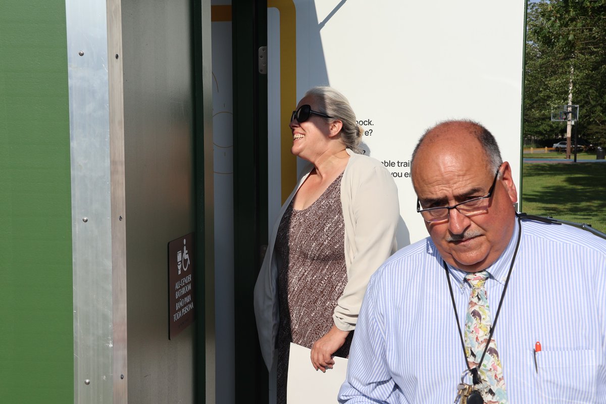 pvdcitycouncil's tweet image. Yesterday afternoon, Council President Rachel Miller and Councilwoman Ana Vargas (Ward 7) joined neighbors, Parks officials, and partner organizations Central Providence Unidos and One Neighborhood Builders to celebrate the opening of two brand new eco-friendly restrooms at…