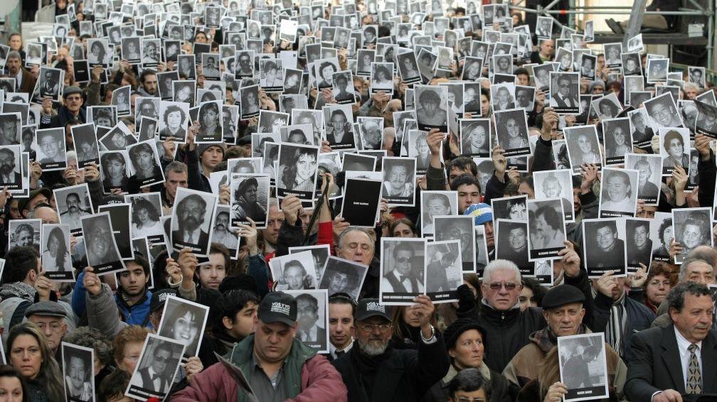 A 31 años del atentado a la AMIA exigimos justicia por la memoria de cada víctima y por respeto al dolor de sus familiares. Argentina tiene el deber como sociedad de esclarecer el hecho, llegar a la verdad y poner paz a este episodio triste de nuestra historia. #AMIA31años