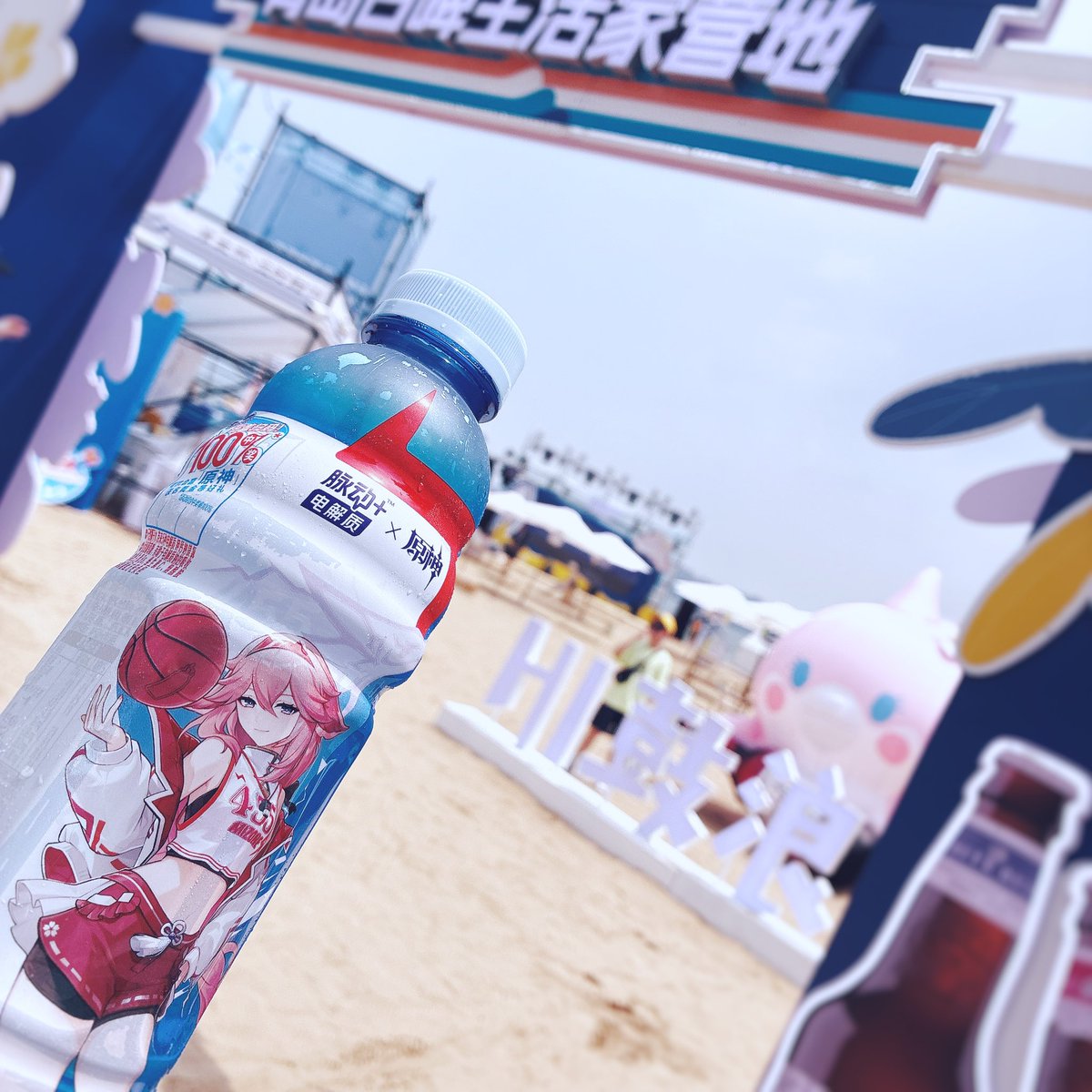 boooo_sa2's tweet image. 現地のKFCコラボを楽しんできた！ドリンクが専用の入れ物で驚いた…すごすぎる、リゾート地を楽しむ🏝️