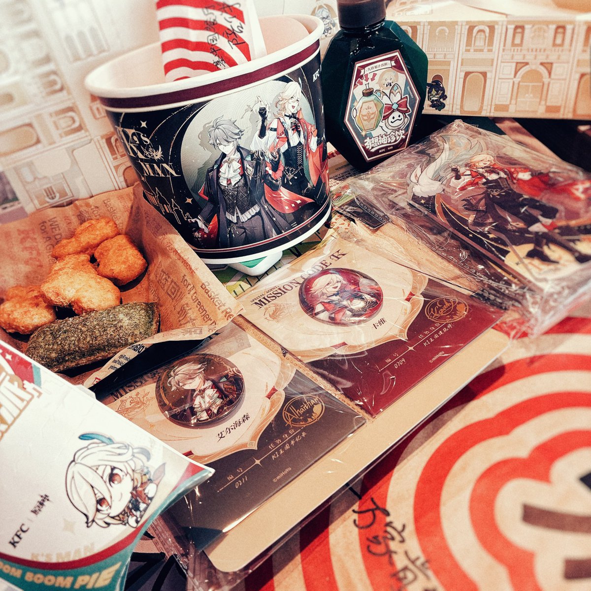 boooo_sa2's tweet image. 現地のKFCコラボを楽しんできた！ドリンクが専用の入れ物で驚いた…すごすぎる、リゾート地を楽しむ🏝️