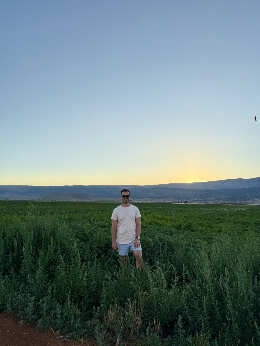 ElieNaddaf3's tweet image. Bekaa Valley
Digging up potatoes 🥔 , baking them in a bonfire 🔥 then enjoying a barbecue on the side 🍗 .
#Travel #Family #Food