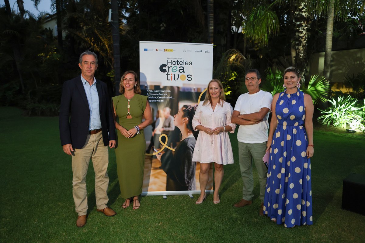 🌿 Anoche, Anaga nos volvió a emocionar 🌿

Gracias a todas las personas que nos acompañaron en la proyección del documental "Anaga, Naturaleza Infinita en el <a href="/hoteltigaiga/">Hotel Tigaiga</a>  

Gracias a #redhotelescreativos, <a href="/Ashotel/">Ashotel</a>, y @clusteraudiovisualdecanarias  por hacerlo posible.