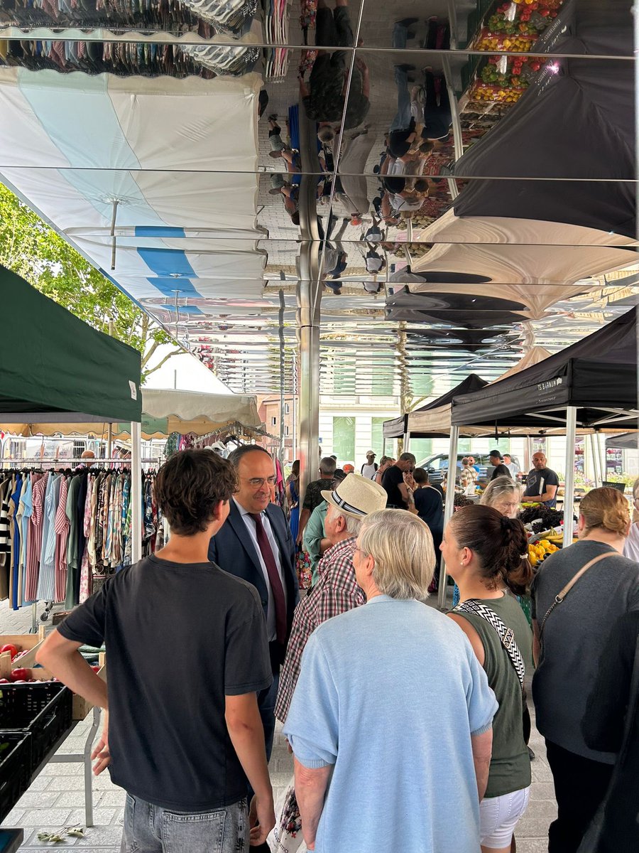 Ce matin, sous un soleil radieux et dans une ambiance chaleureuse, le marché de <a href="/LaMadeleine_59/">Ville de La Madeleine - Officiel</a> a retrouvé sa place, après plusieurs mois de travaux de requalification, pour le plaisir partagé et témoigné des chalands comme des commerçants. 
<a href="/lamadeleineqna/">LaMadeleineQueNousAimons</a>