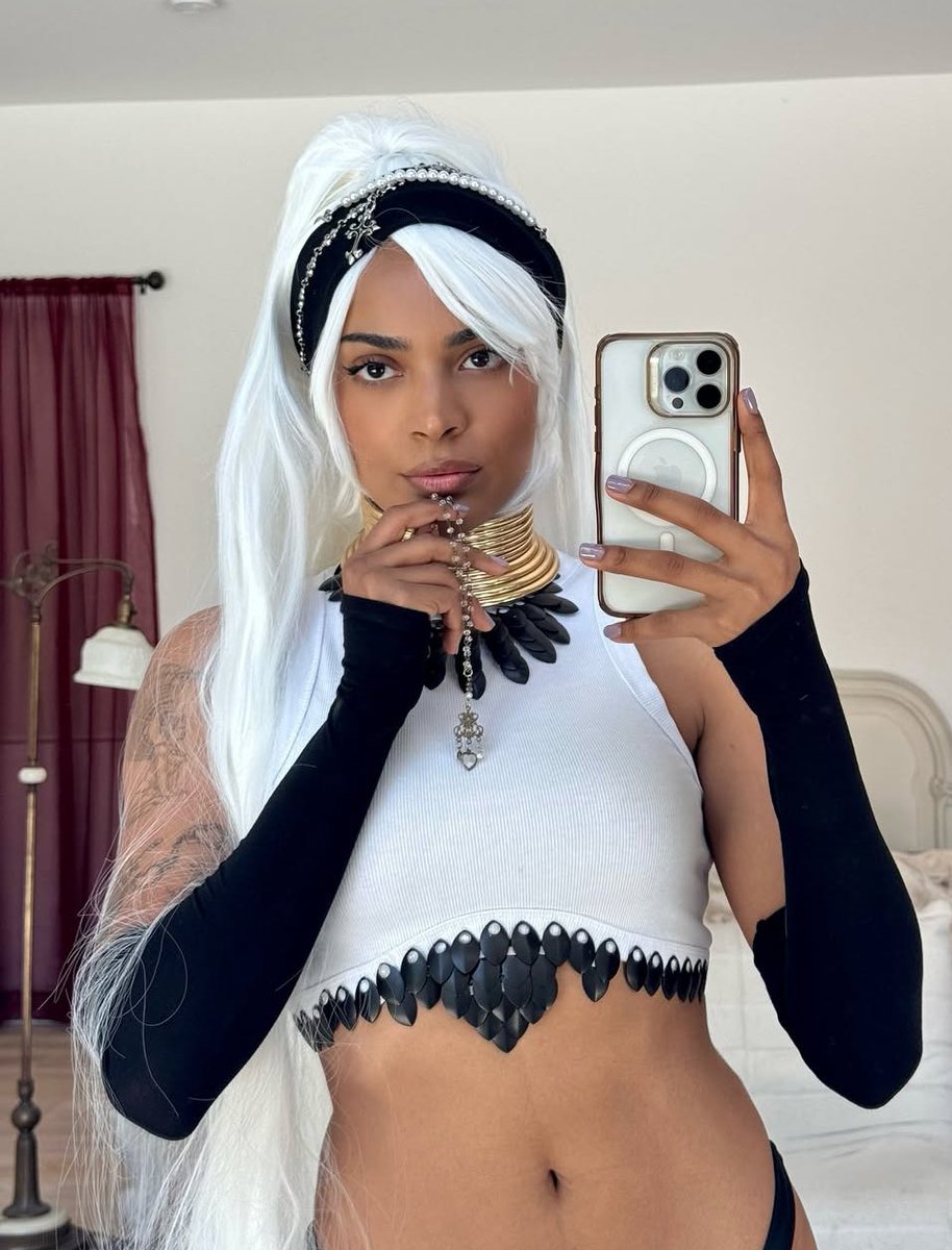 Jonjon46070's tweet photo. More 5ydney midriff (+thighs) 🤤🤤 https://t.co/C3dMroBBjP