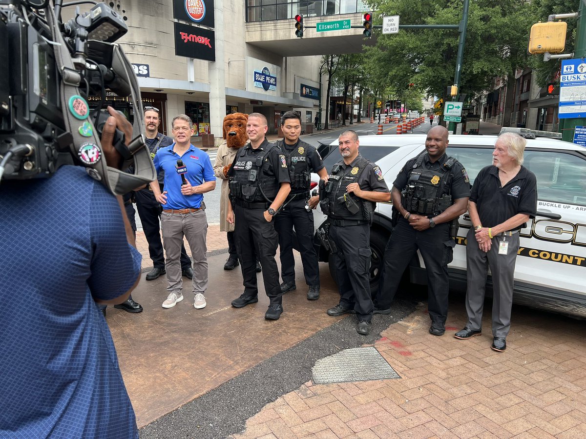 HAPPENING NOW: <a href="/mcpnews/">Montgomery County Department of Police</a> 3rd District officers are live at Veteran’s Plaza, chatting with <a href="/fox5dc/">FOX 5 DC</a> during their #ZipTrip! Stop by, say hi, and learn more about how MCPD is serving our community.