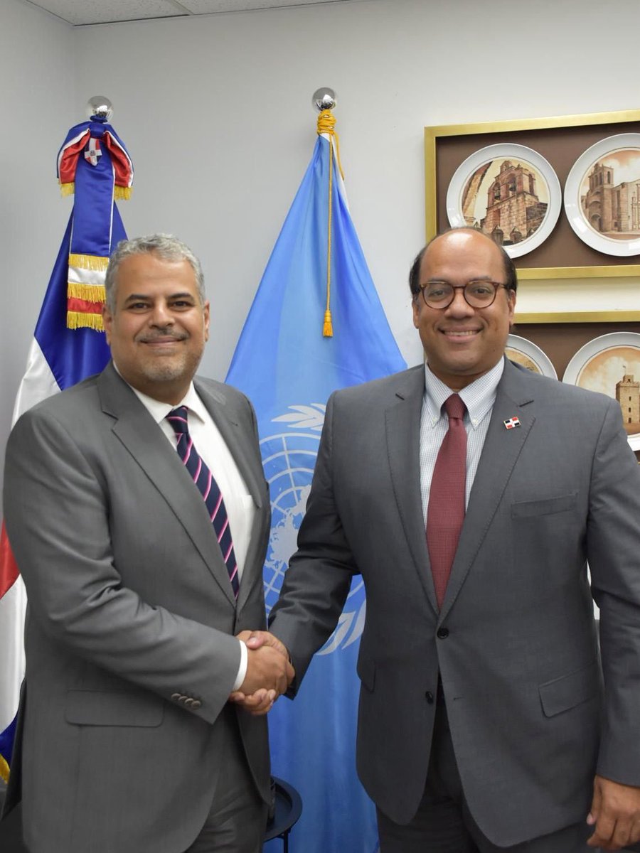 El embajador Wellington Bencosme, representante permanente de la República Dominicana ante Naciones Unidas 🇺🇳, recibió la visita de cortesía del embajador Omar al Kathiri, representante permanente de Omán 🇴🇲 ante Naciones Unidas. 

Ambos conversaron sobre las labores que se están