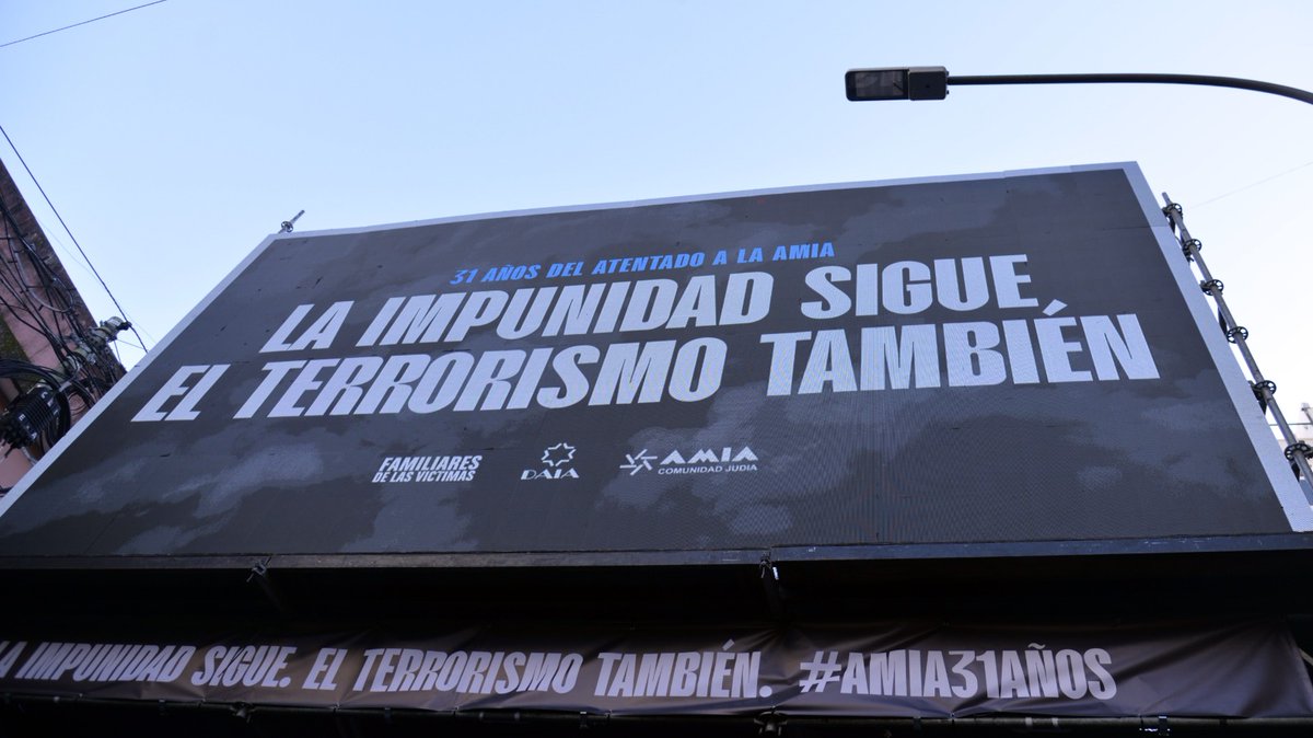 PatoBullrich's tweet image. 31 años sin justicia.
Hoy, con la Ley de Juicio en Ausencia que logramos aprobar, la verdad empieza a abrirse camino.
Por las 85 víctimas. Por la Argentina.