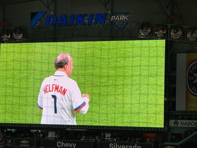 HCCF Ambassador Alan Helfman, president of Helfman River Oaks, threw the ceremonial first pitch at the Astros game on 6/27 at Daikin Park!
His pitch kicked off a 7–4 Astros win over the Cubs—a true hometown homerun.
Thank you, Alan, for always supporting HCC!