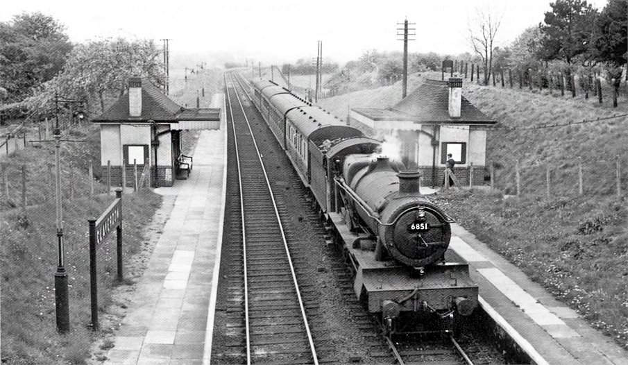 TrainStations23's tweet image. Claverdon Station 1957

Great Western 68xx Class 4-6-0 No 6851 Hurst Grange starts from Claverdon with a five coach passenger train from Worcester to Leamington on 22nd April 1957.

J Edgington