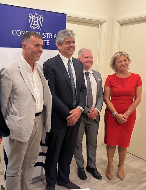 Confindustria Piemonte (@confpiem) on Twitter photo Gli imprenditori delle Commissioni Logistica e trasporti ed Infrastrutture e urbanistica di <a href="/ConfPiem/">Confindustria Piemonte</a> hanno incontrato ieri Maurizio Bufalini, Direttore generale di TELT, promotore binazionale responsabile della realizzazione e gestione della nuova linea ferroviaria Torino-Lione. Gli imprenditori delle Commissioni Logistica e trasporti ed Infrastrutture e urbanistica di <a href="/ConfPiem/">Confindustria Piemonte</a> hanno incontrato ieri Maurizio Bufalini, Direttore generale di TELT, promotore binazionale responsabile della realizzazione e gestione della nuova linea ferroviaria Torino-Lione.