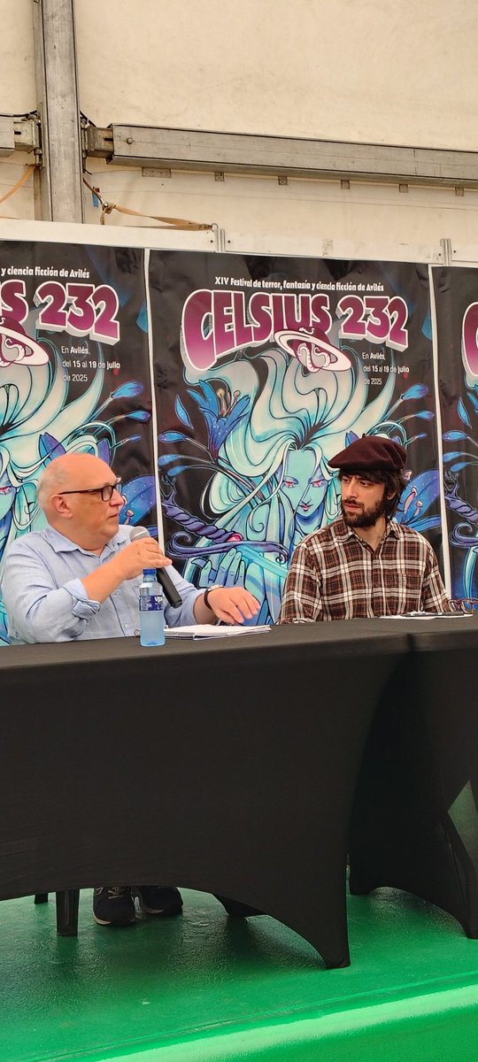 SusanaCalav's tweet image. La charla de @daviducles_ en @festivalcelsius ha sido tremendamente inspiradora. No solo por lo que ha hablado sobre su novela «La península de las casas vacías»