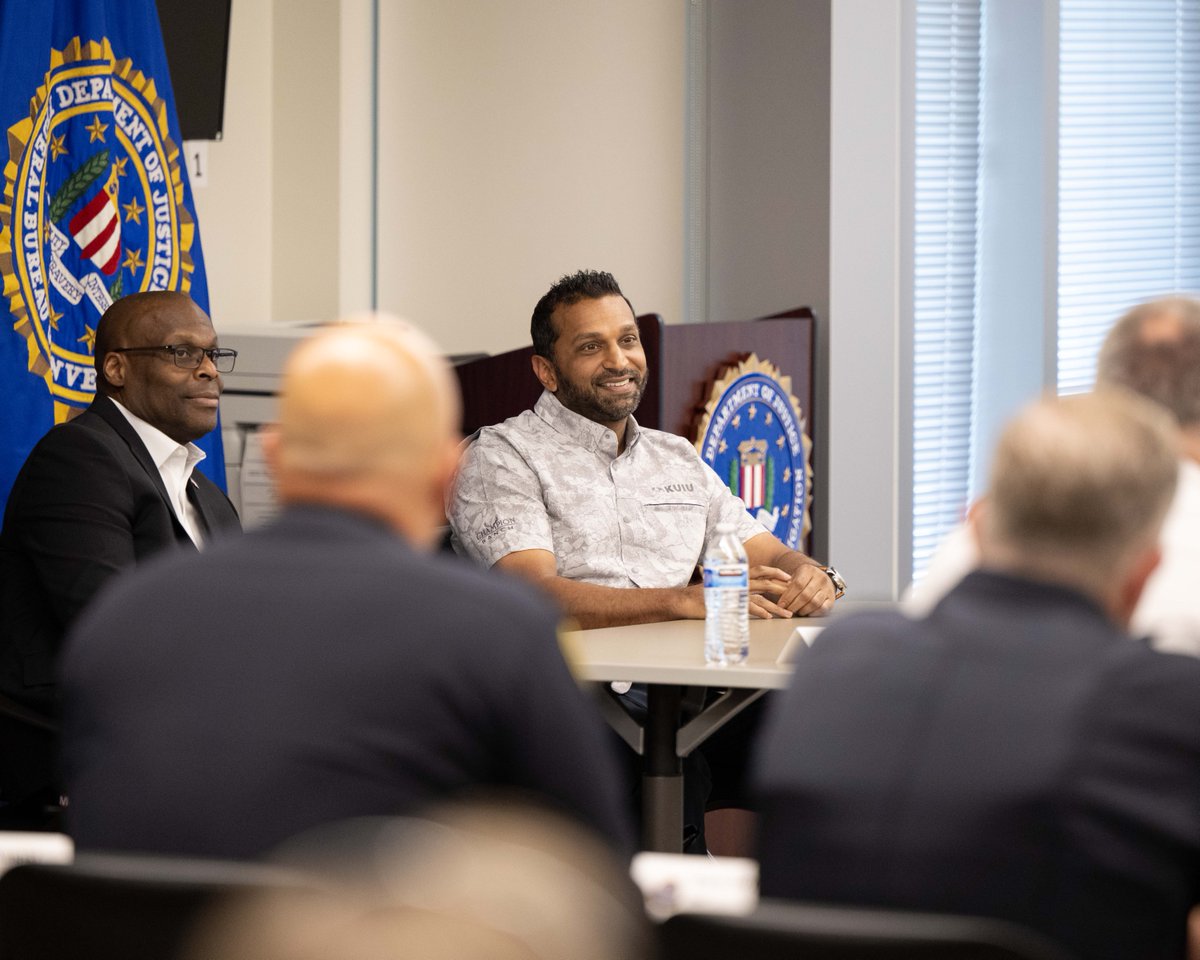FBIMinneapolis's tweet image. We are grateful for the recent visit from Director Patel to FBI Minneapolis. His engagement and insights reinforced the importance of strong, reliable partnerships in our mission. Together, we can effectively tackle challenges and drive progress.
Thank you, Director Patel for…