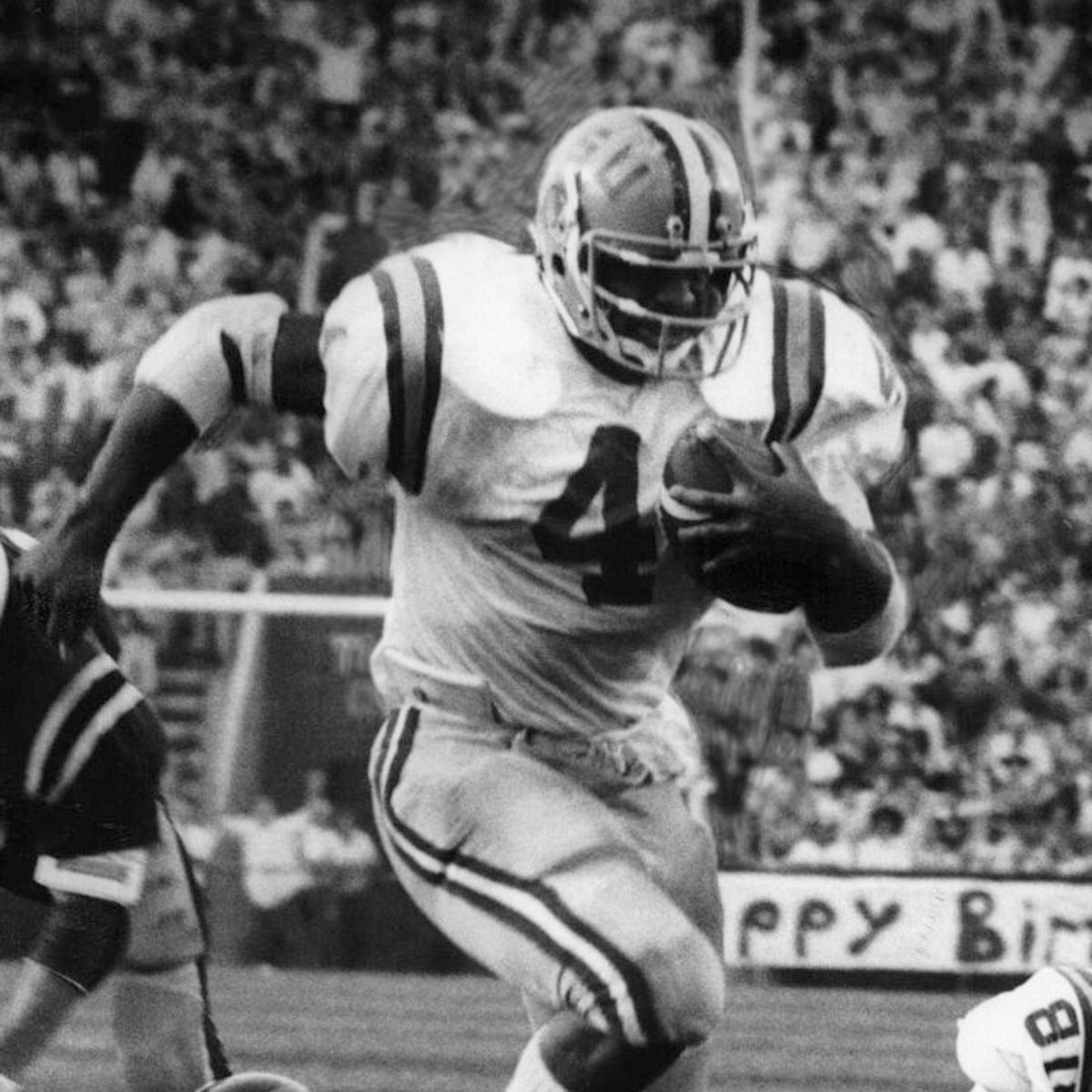 vintagelsuftb's tweet image. 43 days. Charles Alexander had 43 rushing attempts vs Wyoming in 1977, the most attempts in a single game in LSU history. (231 yds)