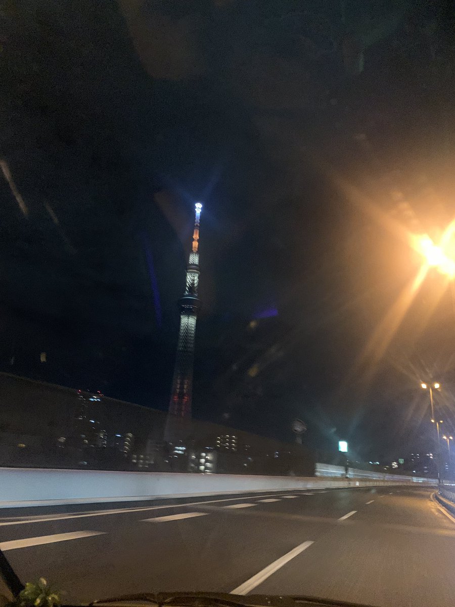 未来がどうなるか、なんて誰にもわからない、ただ、この酷い世の中、自分の信念を貫き通して、好き勝手やってやるって感じで丁度いいんじゃないかって

街頭演説は軽く、普段地道に積み重ねている人々の生活がよっぽど重い

また、爆音で、アコースティックギター鳴らせるように、スキルとか磨いとく