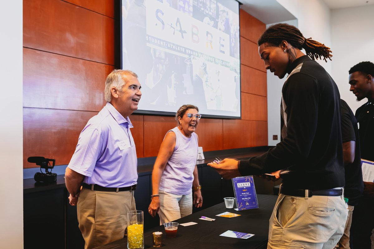 ECUPiratesFB's tweet image. SABRE Brand Night: Learning how to connect with people and businesses 🏴☠️
