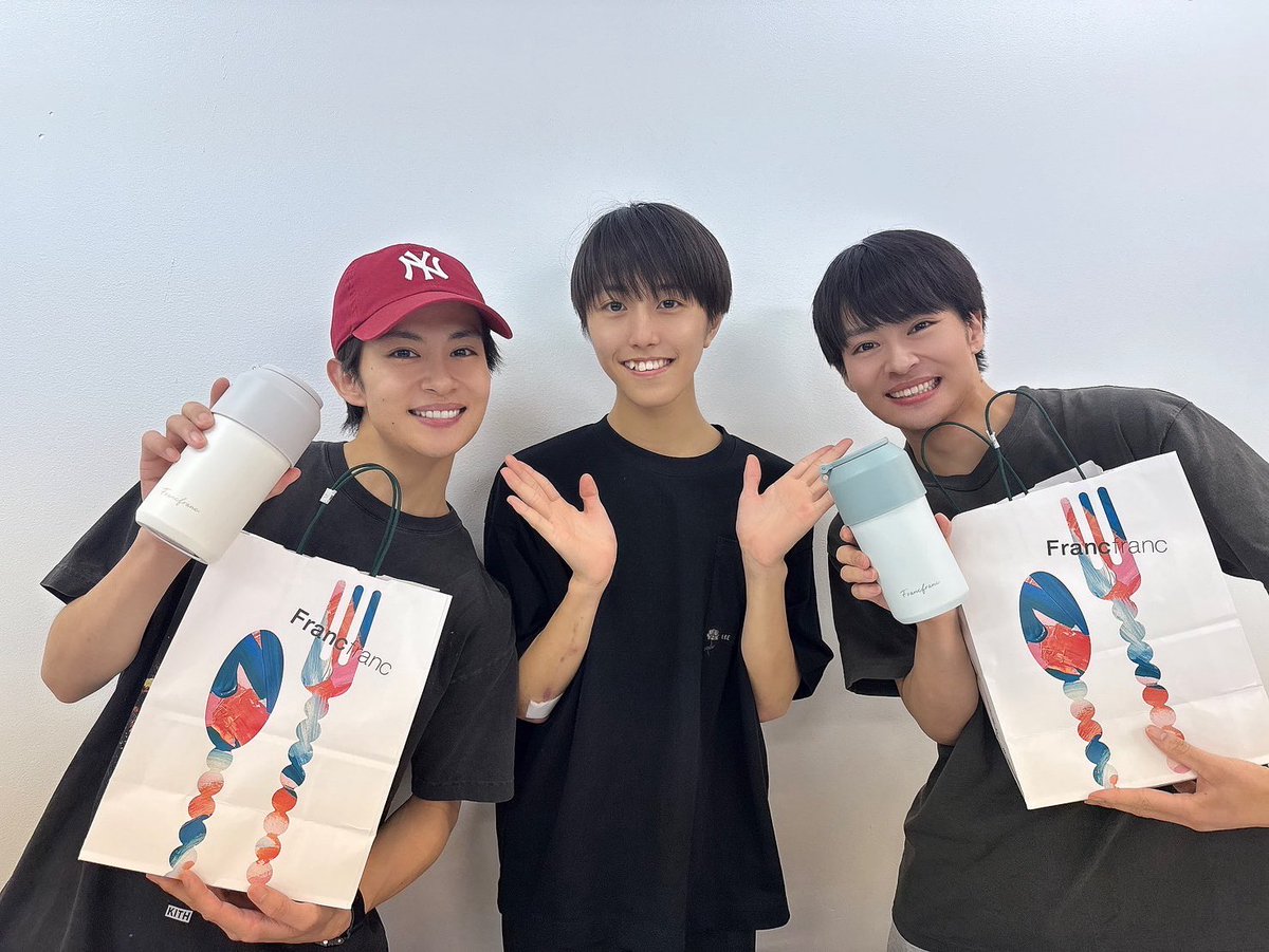 ohmi_youta's tweet image. 先日、幸真(神)から誕生日プレゼントをいただきました!!(嬉)
引き続き崇拝していくと決めました👼🏻
これからもついていきます🙇🏻♂️🩷
#神戸セラボ
#14歳下
