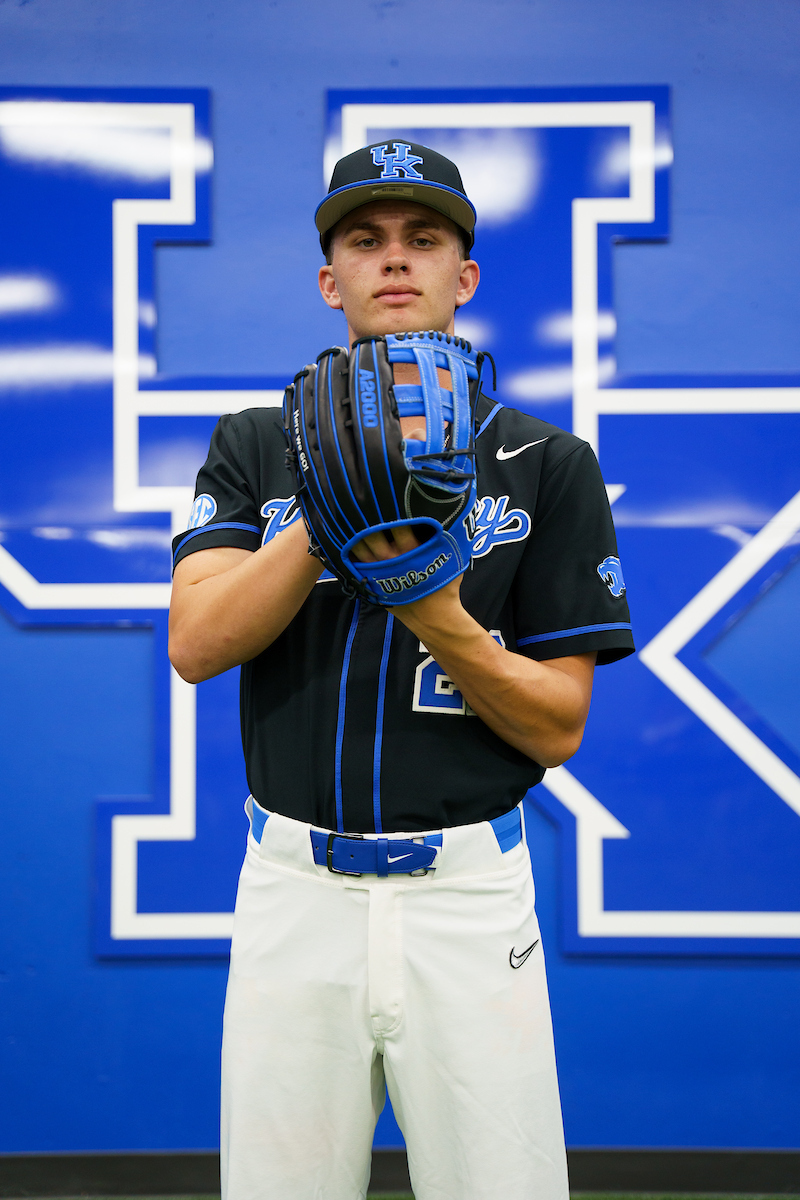 UKBaseball's tweet image. Earlier this week, incoming freshman @RyanFoscolo had about as good a doubleheader as you can in summer ball:
4-5, 4 R, 4 RBI, 2B, HR, 5 SB, 2 HBP, 2 BB
#SummerCats25