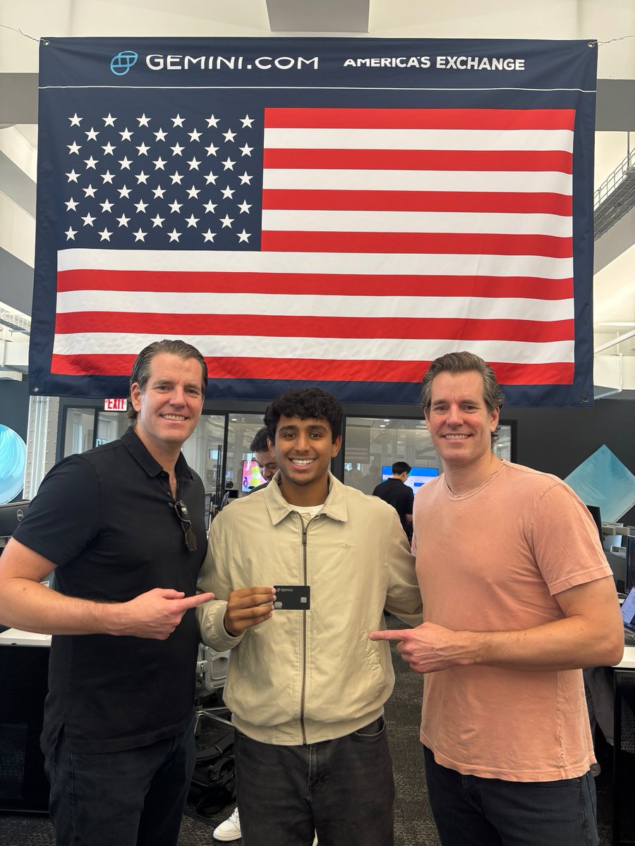 rshiknis's tweet image. Week 6/10 at @Gemini Internship program:
- Moved to New York City ✅
- Met with @tyler and @cameron ✅
- Made my first Twitter post ✅
Feeling grateful for the opportunity and excited for what's to come!