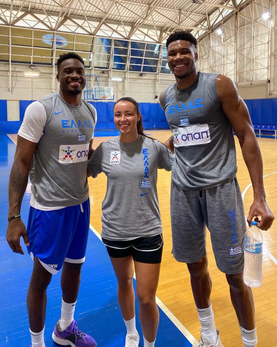 🏀

Pela primeira vez na história, um time profissional do basquete brasileiro será comandado por uma mulher.

Jelena Todorovic assume o Fortaleza BC para a temporada 2025/26. Ela é sérvia, tem carreira na Europa, currículo recheado e já trabalhou até com G. Antetokounmpo.