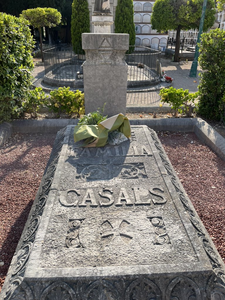XavierAntich's tweet image. Tota una vida dedicada a la música, la cultura, la pau i Catalunya. Pau Casals: el millor ambaixador que el país ha tingut. No va voler tornar a Catalunya sota la dictadura franquista. Avui reposa al Vendrell. Visiteu el seu museu, una meravella, i retem-li els honors que mereix.