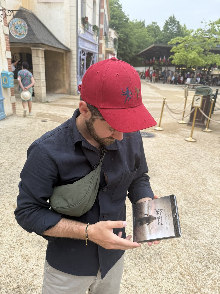 JordanFlrtn's tweet image. 🏰 Comme un enfant au Puy du Fou, c’était un rêve de gosse d’avoir un tel parc : bravo Philippe de Villiers et merci @Frontieresmedia pour ce séminaire ! Hâte d’y emmener mes neveux, Lucas et Maël. Allez-y avec vos enfants, ils préféreront à Disney et apprendront plein de choses.