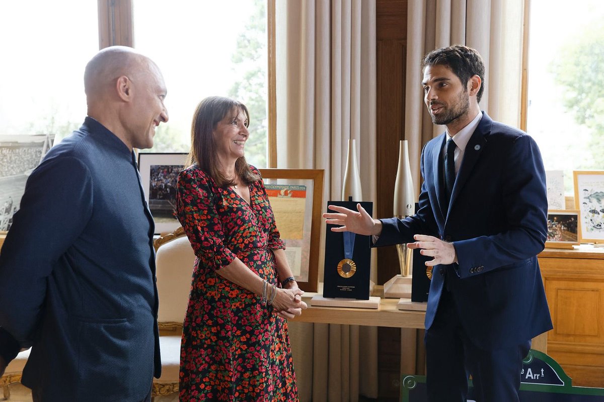 Embajada Argentina en Francia (@arg_enfrancia) on Twitter photo El 10 de julio, el Embajador <a href="/IanArgentinoS/">Ian Sielecki</a> mantuvo una reunión de alto nivel con la Alcaldesa de París, Anne Hidalgo, en la que se destacaron los sólidos vínculos de cooperación existentes entre la ciudad y diversas entidades subnacionales 🇦🇷, especialmente en áreas como el El 10 de julio, el Embajador <a href="/IanArgentinoS/">Ian Sielecki</a> mantuvo una reunión de alto nivel con la Alcaldesa de París, Anne Hidalgo, en la que se destacaron los sólidos vínculos de cooperación existentes entre la ciudad y diversas entidades subnacionales 🇦🇷, especialmente en áreas como el