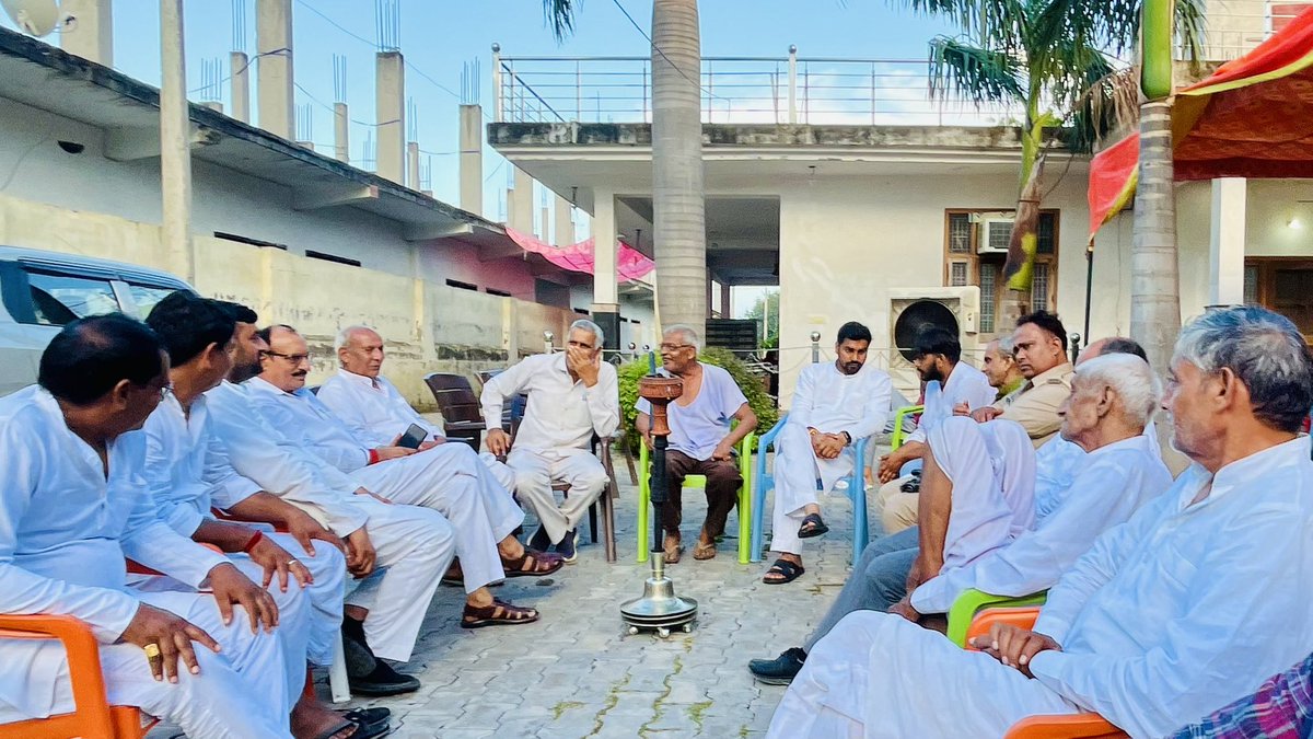 विधानसभा क्षेत्र जेवर में विभिन्न जगहों पर अपनों के बीच में!!
#विधानसभा_ज़ेवर_63