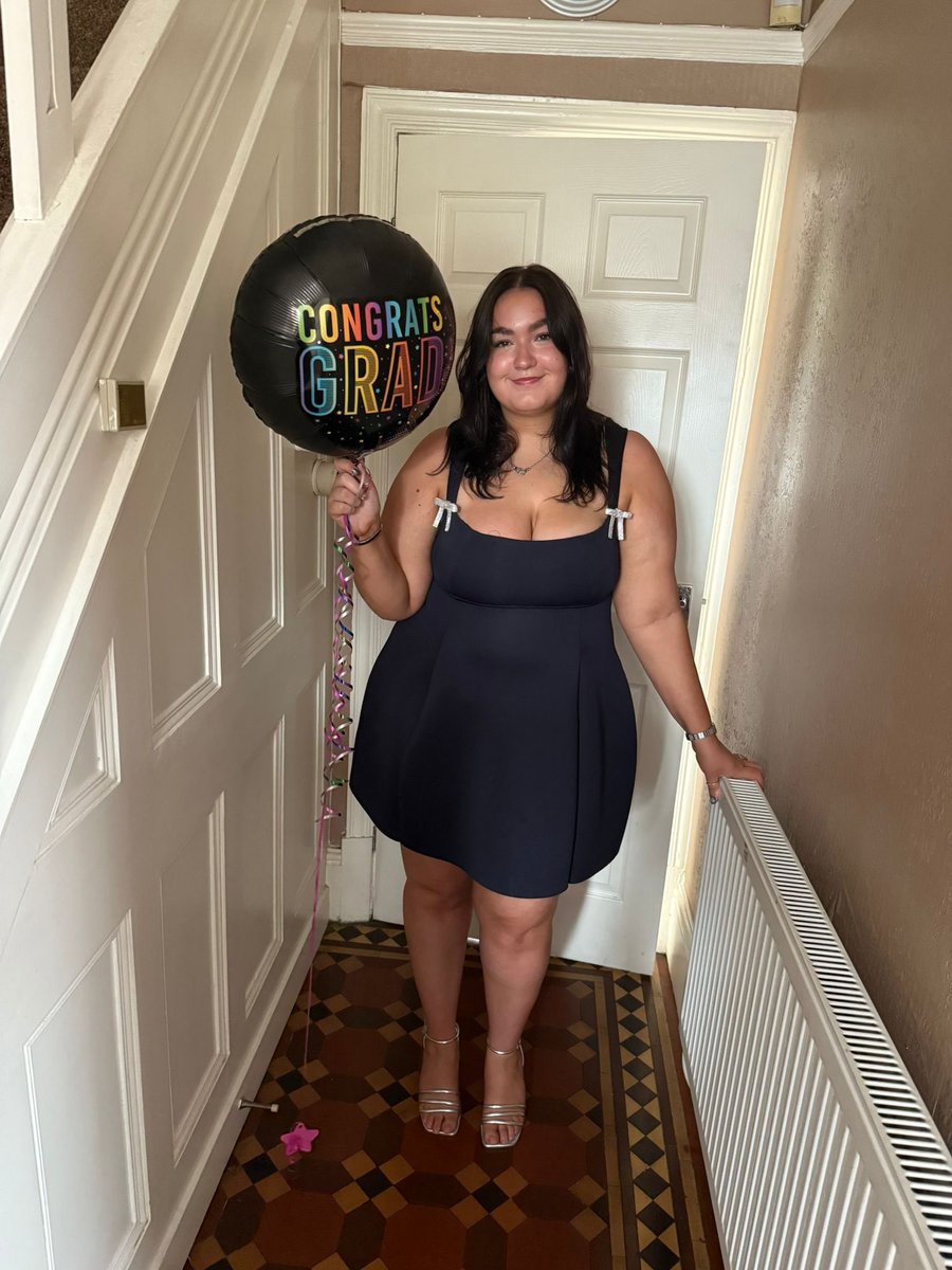 __lucyc_'s tweet photo. The proudest big sis there is 👩🏻‍🎓 https://t.co/e4G1J1RMZ7