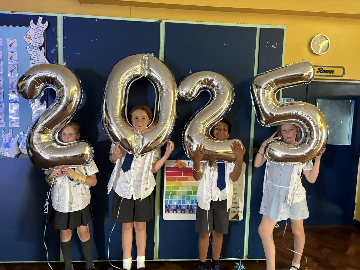 AbbeyPrimary's tweet image. Making memories with the class of 2025 #y6 #lovetheabbey