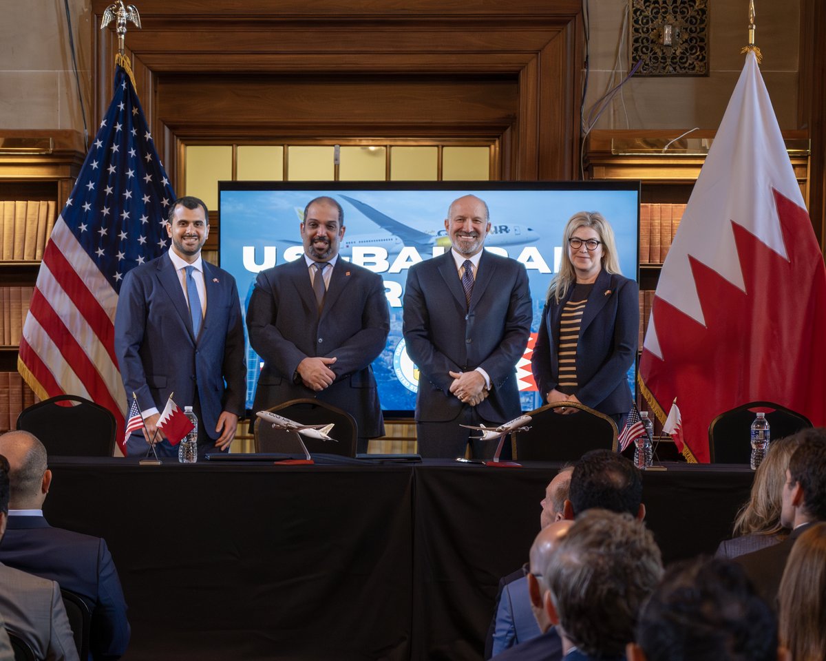 CommerceGov's tweet image. America First Trade Policy in Action: Bahrain’s @GulfAir will buy up to 18 @Boeing 787 aircraft – supporting 400,000+ U.S. jobs with production + delivery.
Under @POTUS, Secretary @HowardLutnick and DOC worked to counter foreign competition and deliver a WIN for American…