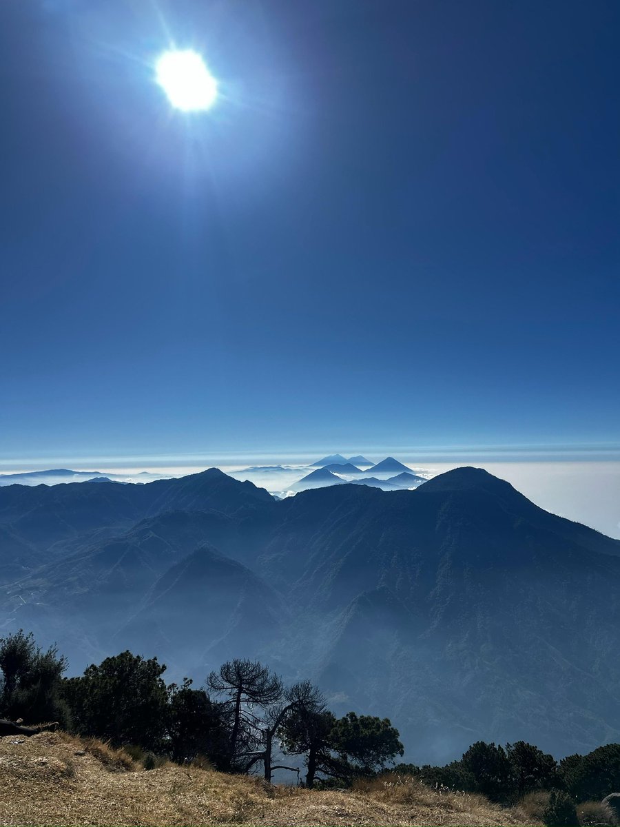 Micky_95i's tweet photo. Malaya estar haciendo cumbre con estos amaneceres 🥺 https://t.co/NdyjhDXYt7