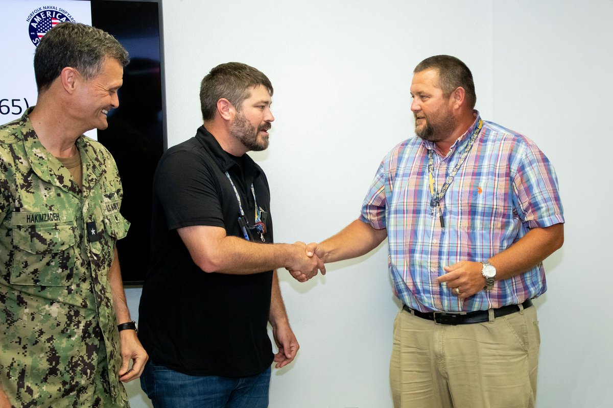 NNSYNews's tweet image. NNSY and the Montpelier Project recognize individuals for achievements in Focus and Finish Initiative for the project.

Check it out on DVIDS: dvidshub.net/image/9187622/…

(Photos by Shelby West, NNSY Photographer) 

#NNSY #FocusAndFinish #ForceBehindTheFleet #GettingItDone