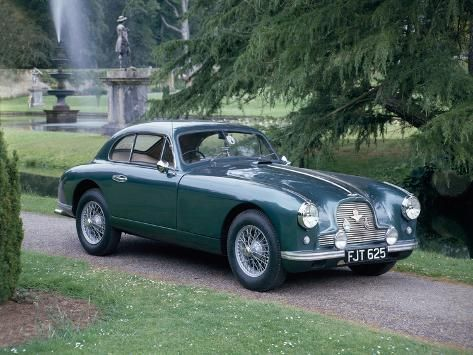 ClassicSpyChic's tweet image. 1952 Aston-Martin DB2 Saloon car in British racing green