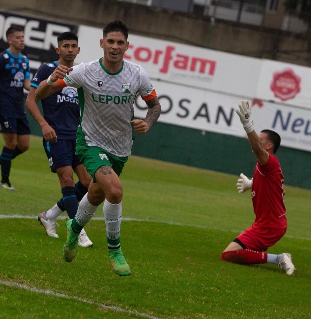 RodrigoQta's tweet image. ⚽️🇨🇱 EL CAMPANIL PESCÓ UN 🐬
Mateo Levato (29|🇦🇷) avanza rumbo a #UDeConce. El primer semestre defendió a Delfín 🐬 de🇪🇨. El delantero centro de 1.90 tiene preacuerdo para reforzar el ataque estudiantil en el #Ascenso 🇨🇱 Llegando para firmar.
#ReporteArellano
📸: Diario Núcleo