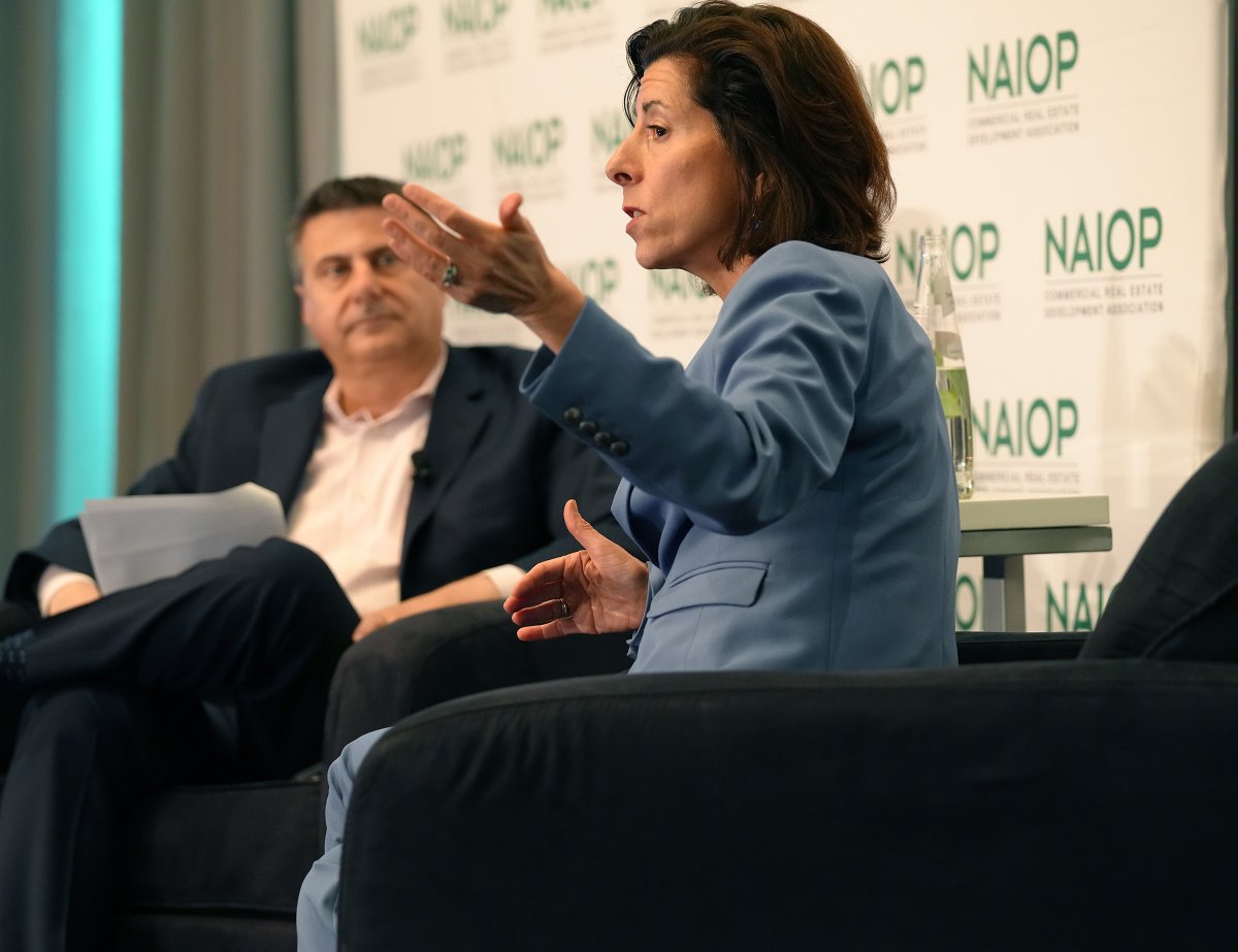 NAIOP's tweet image. Power, workforce, permitting, AI, manufacturing innovation and public-private collaboration. The opportunities for commercial real estate - and the challenges - are abundant, said former U.S. Secretary of Commerce Gina Raimondo at I.CON East. ow.ly/9S4Y50WgOLF