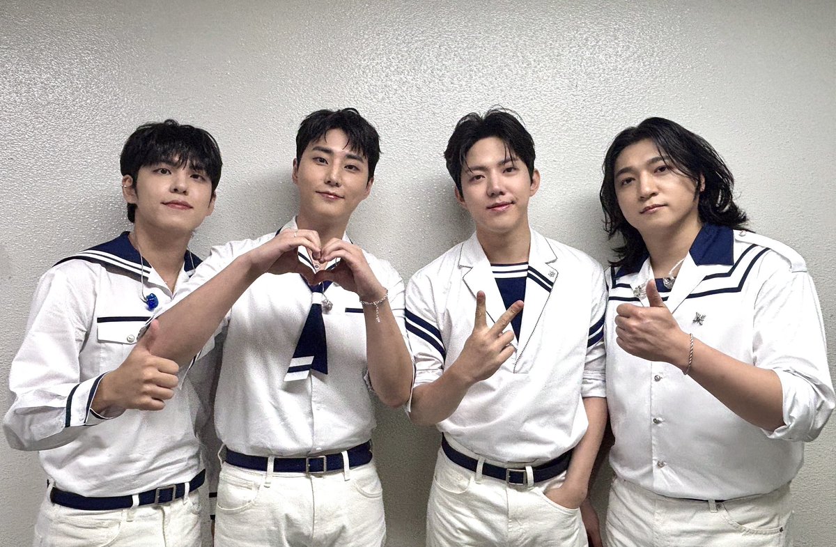 day6official's tweet image. [ #DAY6_BEHIND ]

마이데이와 함께라서 완전한 네 번째 팬미팅!
우리만의 안식처에 온 걸 환영해요 ✮꙳𓂃🤍

#DAY6 #데이식스
#MyDay #마이데이
#DAY6_4TH_FANMEETING
#PIER10_All_My_Days