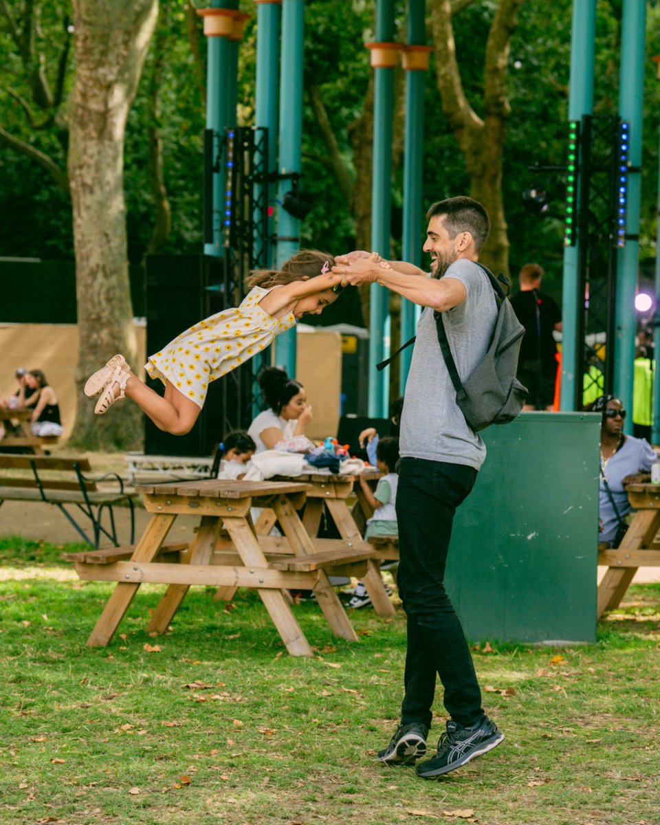 NBHDLondon's tweet photo. Here's what our magical June Edition of In The Neighbourhood at LIDO Festival looked like ☀️

Keep your eyes peeled for exciting news to drop very soon 👀

#NBHDLondon https://t.co/U2wtYK9bcX