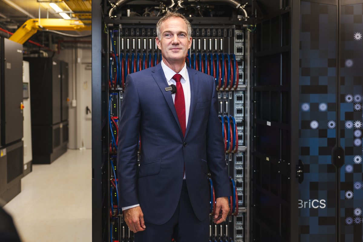 SciTechgovuk's tweet image. Science Secretary @PeterKyle visited @BristolUni to switch on Isambard-AI, the UK’s most powerful supercomputer.
The UK’s AI Research Resource is now fully functioning and will be used to advance AI models that help improve lives and deliver the Plan for Change.