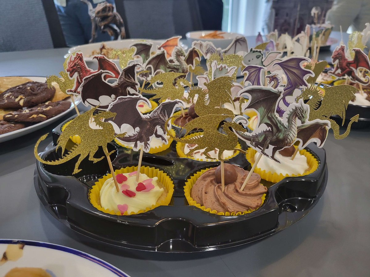 TwoPointStudios's tweet image. We just wanted to say a huge ✨ THANK YOU ✨ from everyone here at Two Point Studios for the incredible response to Fantasy Finds so far!
Now, it's time for a small Two Point celebration (and lots of cake... 🍰 )