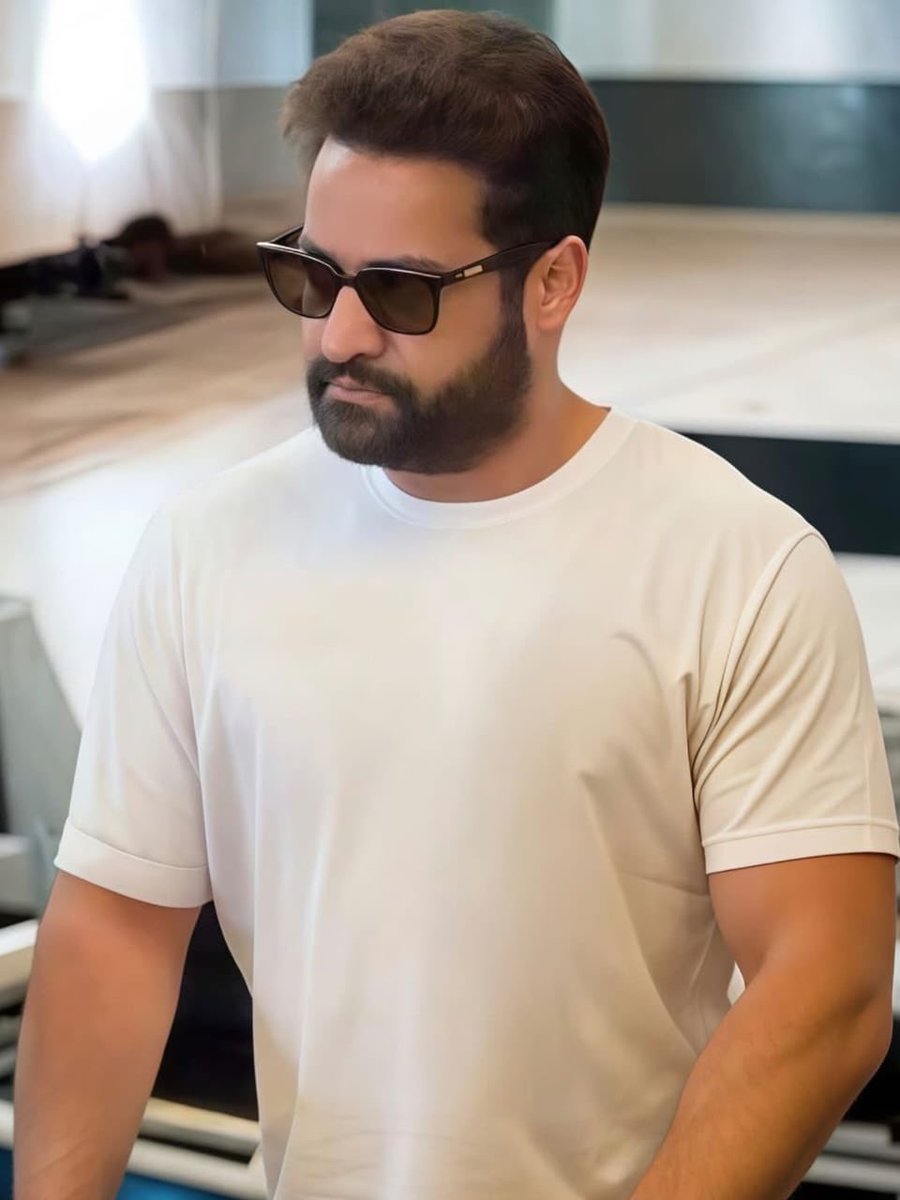 Let's settle this one: 💥

Who has the biggest fanbase in india???

Rt for 👉🏻 #Prabhas           like for👉🏻 #JrNTR