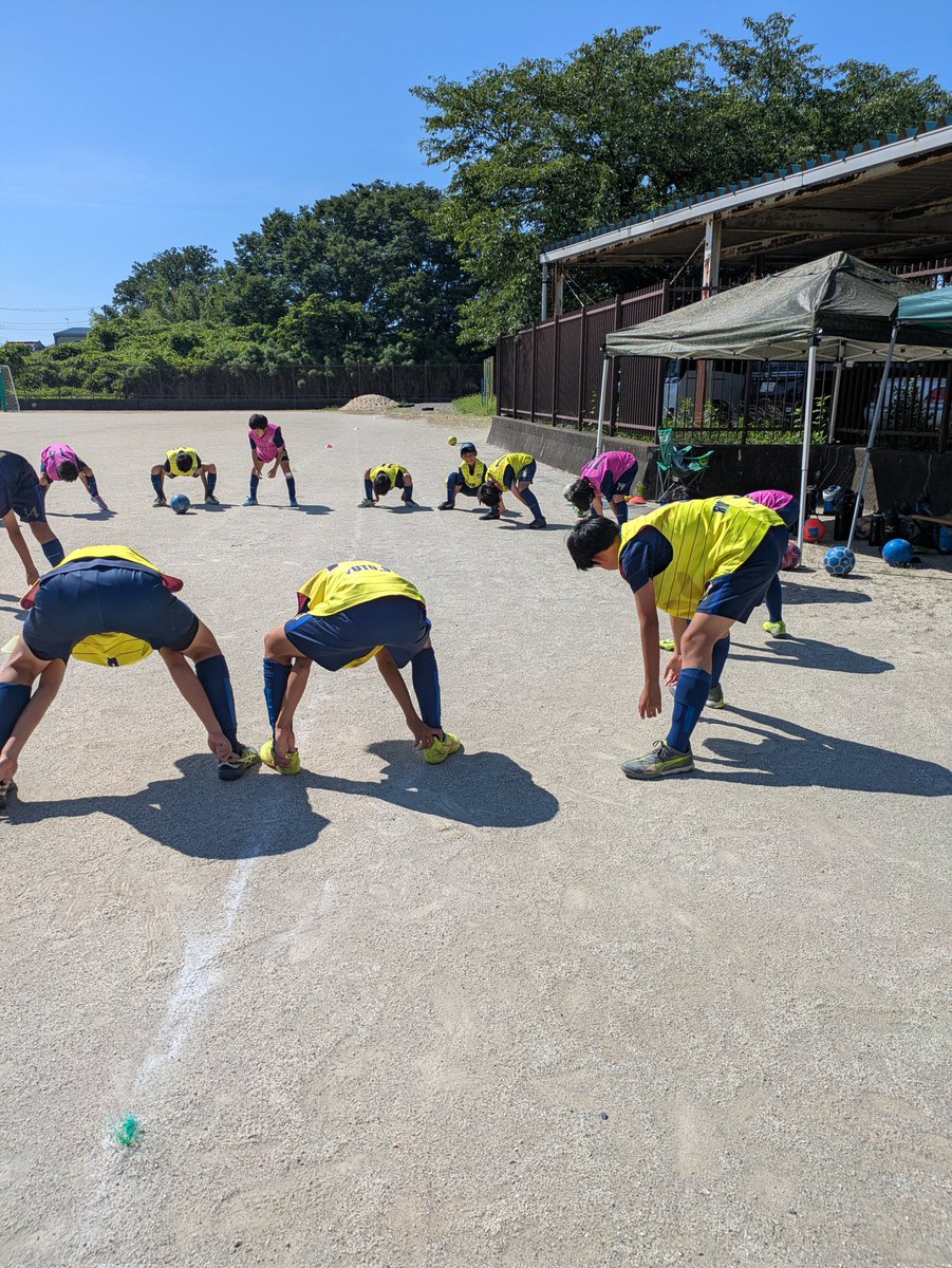 KarasutenguJrfc's tweet photo. 6月22日日曜日
烏天狗JrFCU12TMvs日進SS
シンプルにトランジッションでやられる。
このボールの処理の仕方や予測が自分の運動能力を超える相手には頭が早く動かないと勝てない。
この訓練が足りなかった。課題は伸びしろとしてとらえました😁
#烏天狗JrFC #さいたま市四種サッカーチーム https://t.co/thag0sH0eV