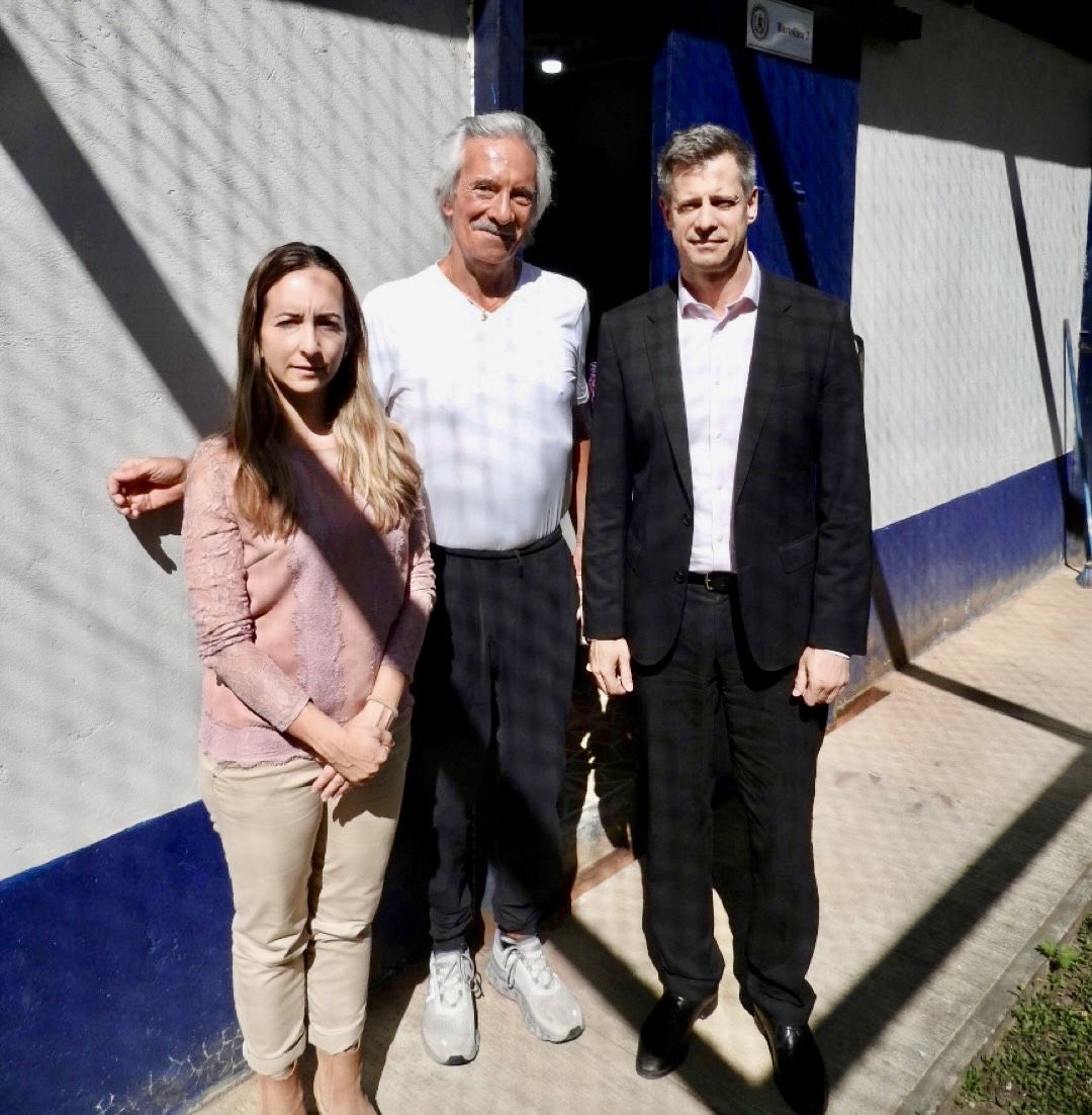 EmbCanGuatemala's tweet image. El Embajador de Canadá y la Embajadora de @UKinGuatemala visitaron en prisión a José Rubén Zamora @ChepeZamora, perseguido por su lucha contra la corrupción. 🇨🇦 y 🇬🇧 reafirman su apoyo a la libertad de expresión y la justicia independiente en Guatemala 🇬🇹 #LibertadDeExpresion