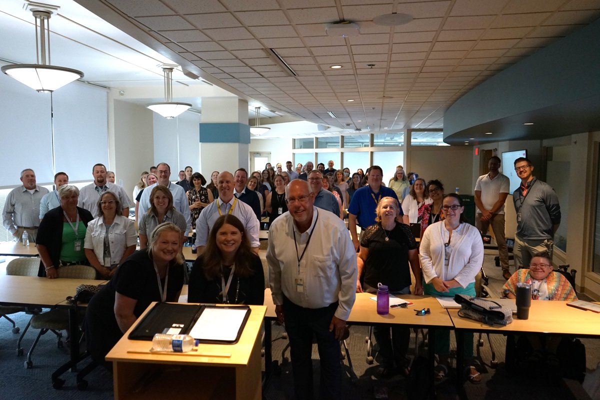 WisconsinDOA's tweet image. Our Division of Energy, Housing & Community Resources staff work to address homelessness, support energy and housing needs, and strengthen communities. Secretary Blumenfeld and Deputy Secretary Diana Maas were happy to drop by to say thank you in person this week. #WeAreDOA
