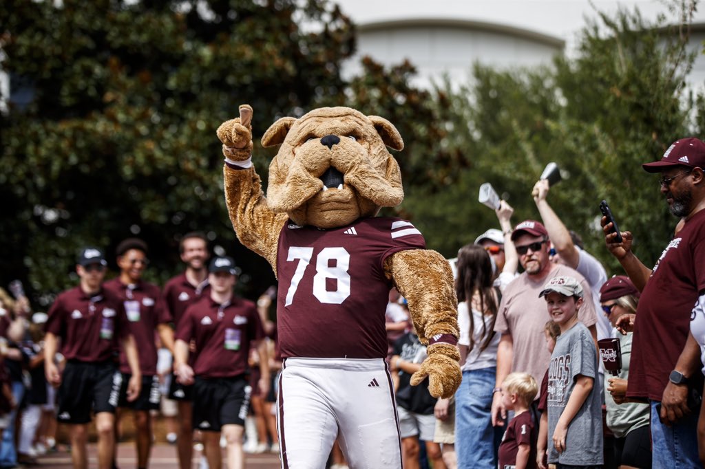 HailState's tweet image. Friday forecast: 100% chance of Maroon!
#HailState🐶 x #MaroonFriday